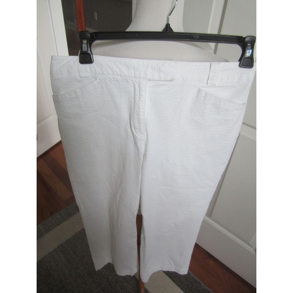 NEW  LIZ  CLAIBORNE  GOLF AUDRA WHITE SEERSUCKER CAPRIS SIZE 10